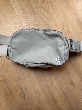 lululemon athletica Light Belt Bag
